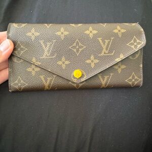 Preloved Louis Vuitton women’s wallet with yellow interior